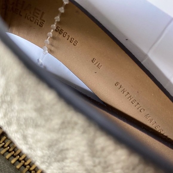 *NEW IN BOX* MICHAEL KORS Belt Bag Adjustable Metallic Logo Gold & Logo Keychain - Picture 12 of 13